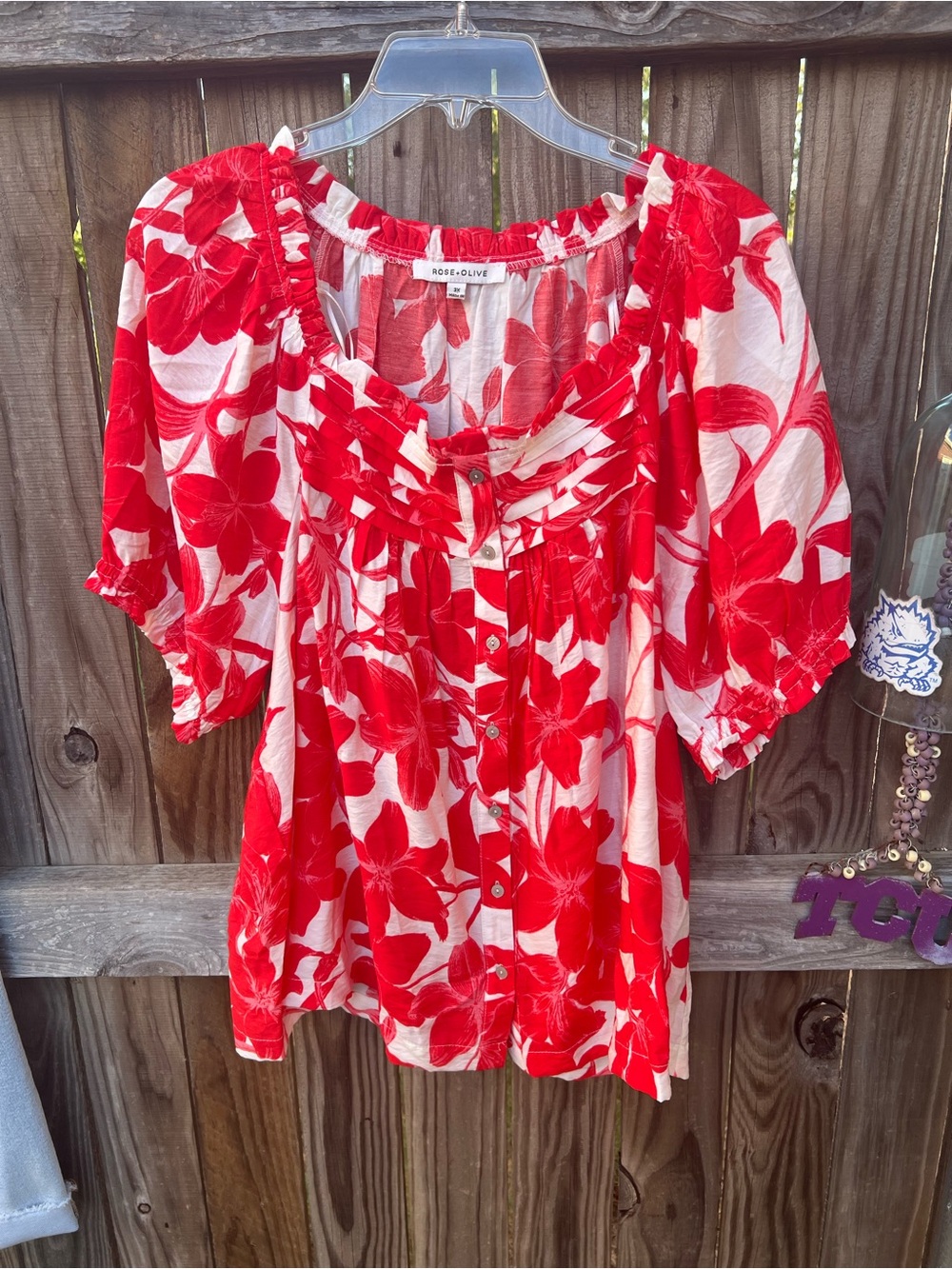 👗Rose & Olive Red and White Floral Button-Front Peasant Top